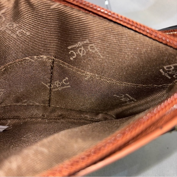 Born Concept Womens World Map Brown Wristlet with attached Strap - Picture 4 of 4